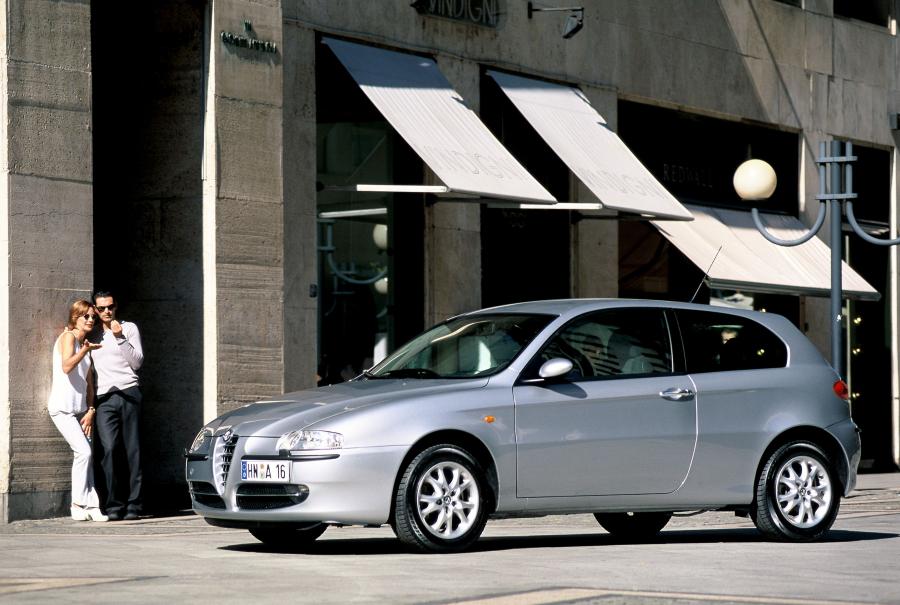  Alfa Romeo 147 3-Door (937A) 2000 года  (фото 18 из 43)
